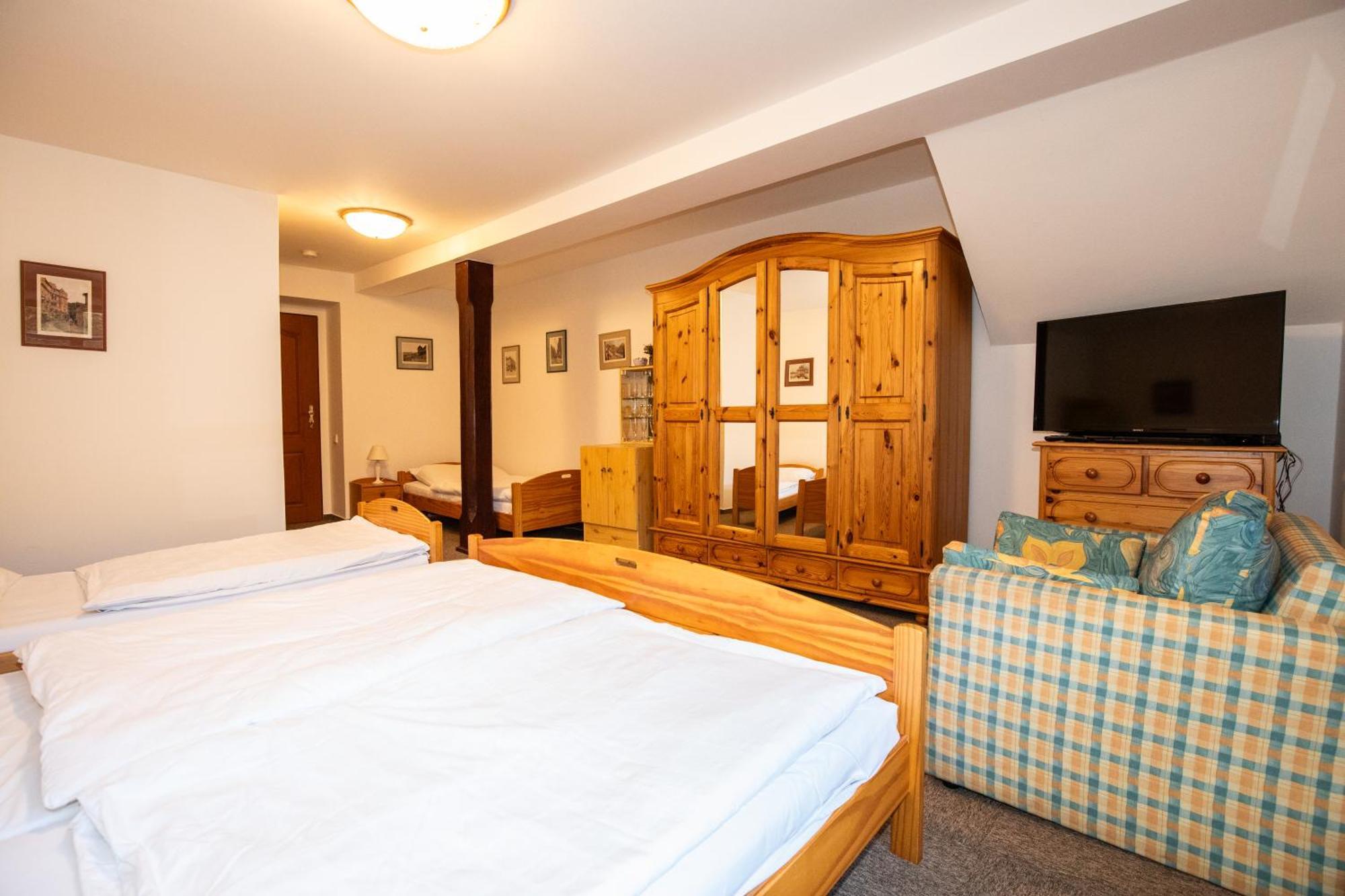 Resort U Jelena Křivoklát Esterno foto