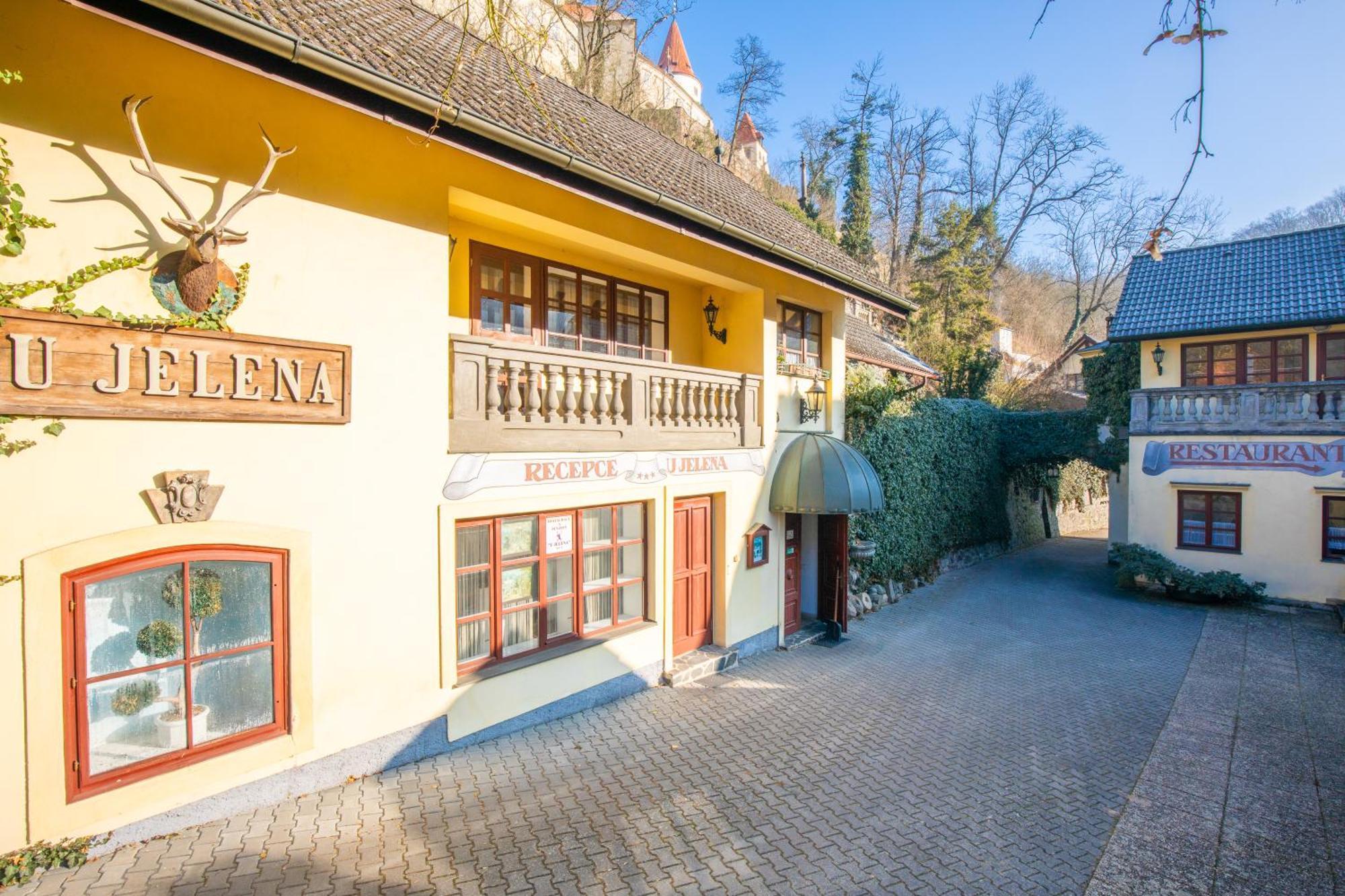 Resort U Jelena Křivoklát Esterno foto