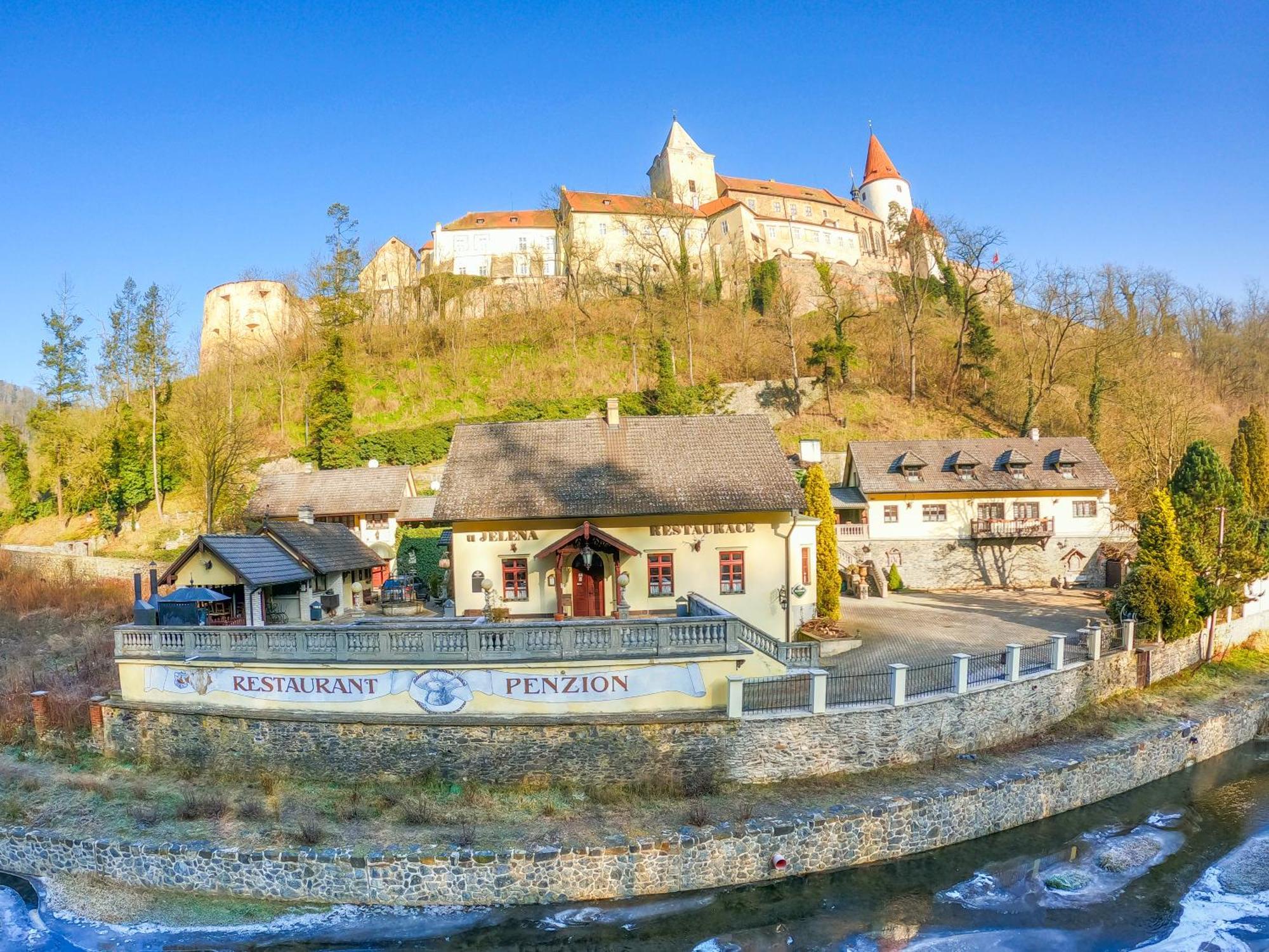 Resort U Jelena Křivoklát Esterno foto