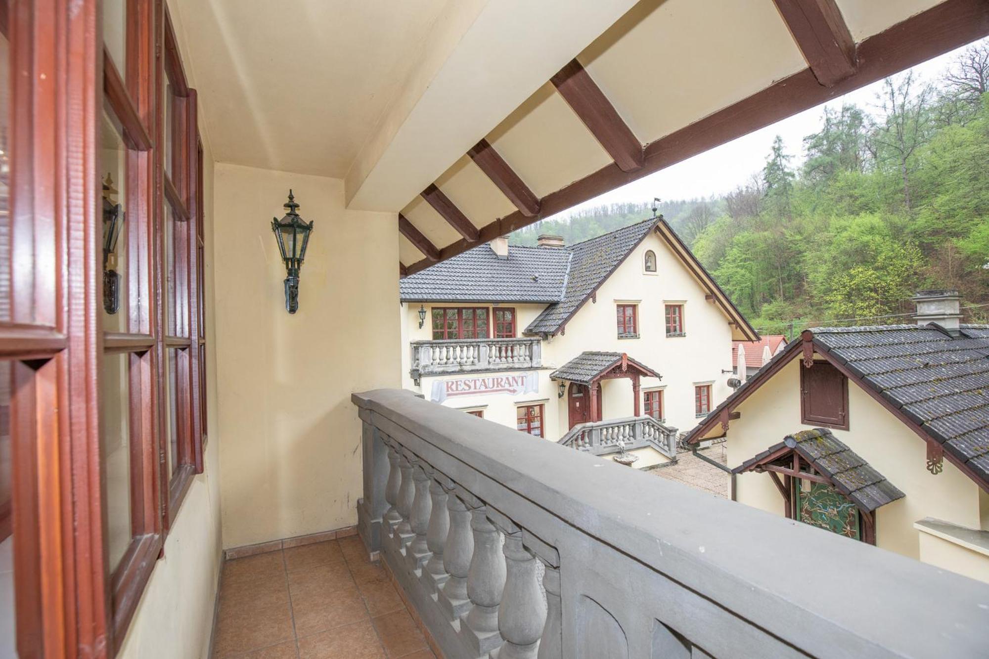 Resort U Jelena Křivoklát Esterno foto
