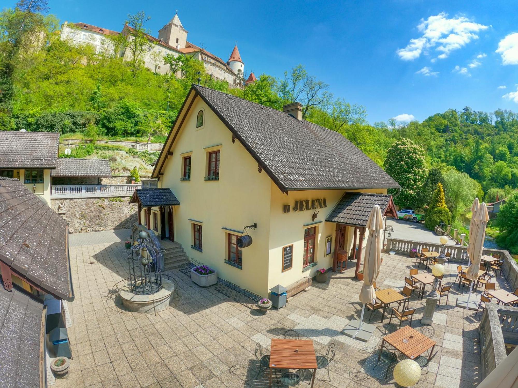 Resort U Jelena Křivoklát Esterno foto