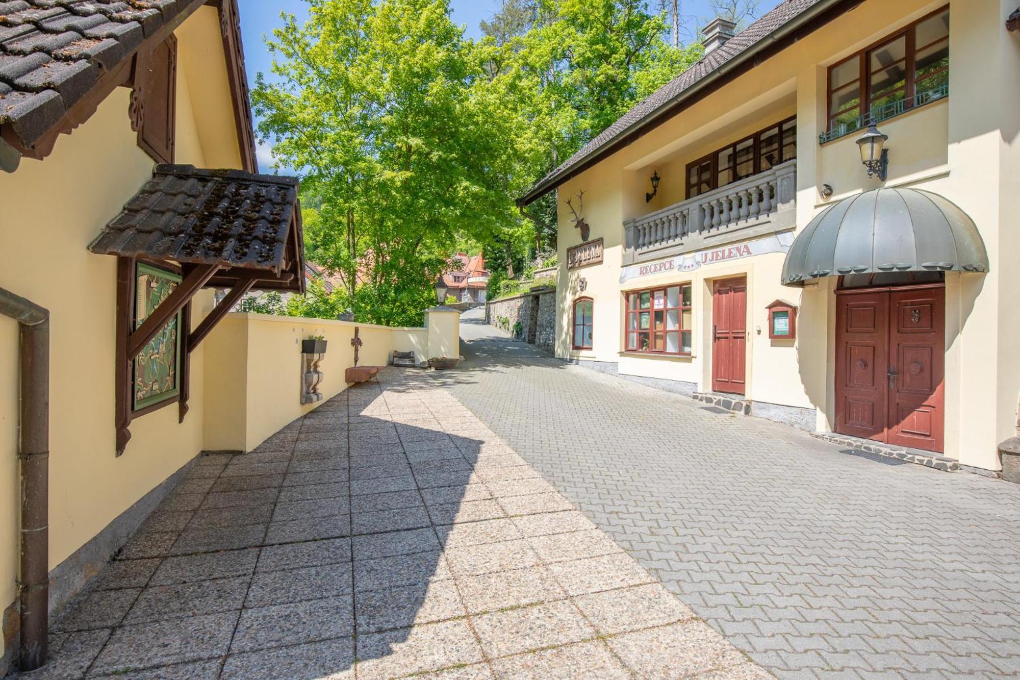 Resort U Jelena Křivoklát Esterno foto