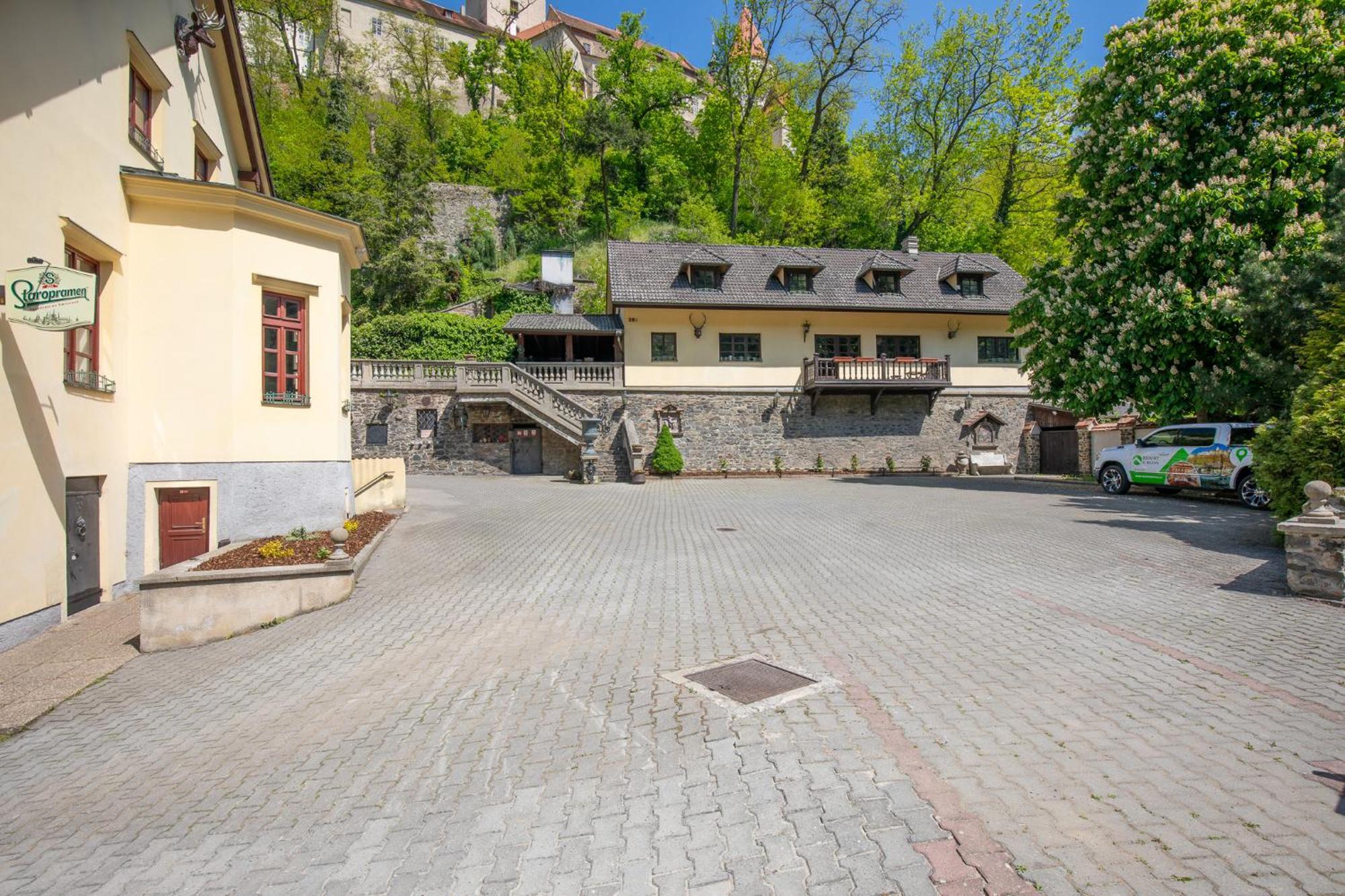 Resort U Jelena Křivoklát Esterno foto