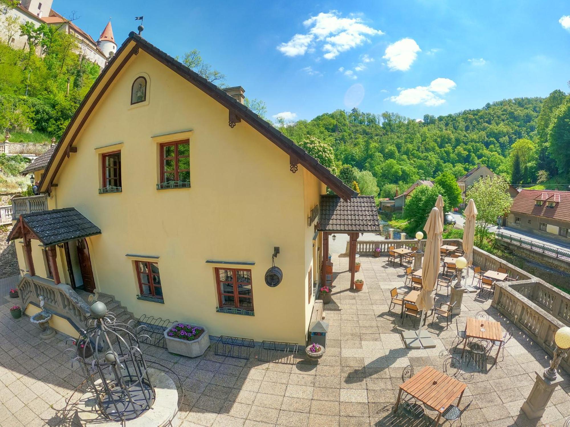 Resort U Jelena Křivoklát Esterno foto
