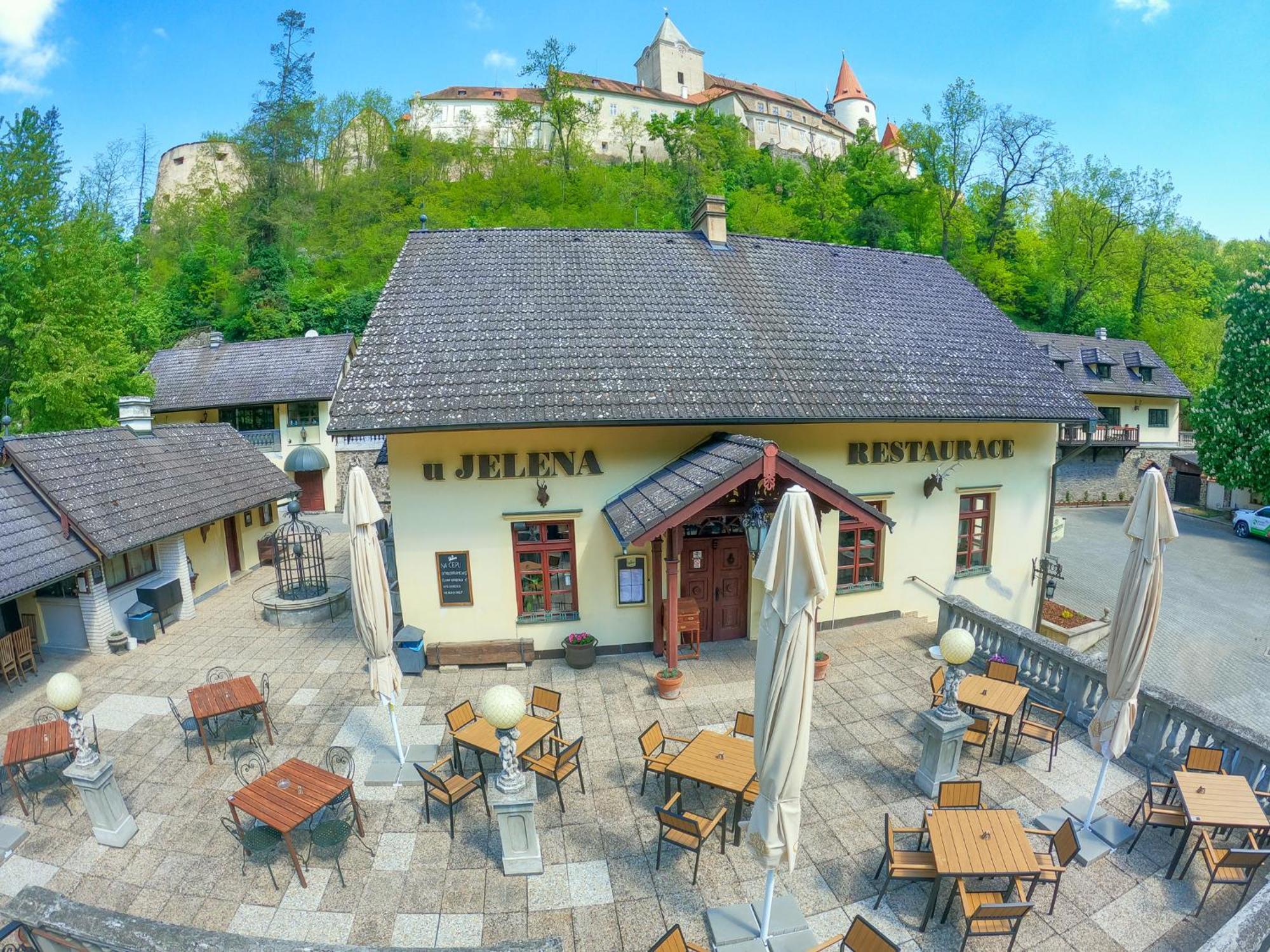 Resort U Jelena Křivoklát Esterno foto