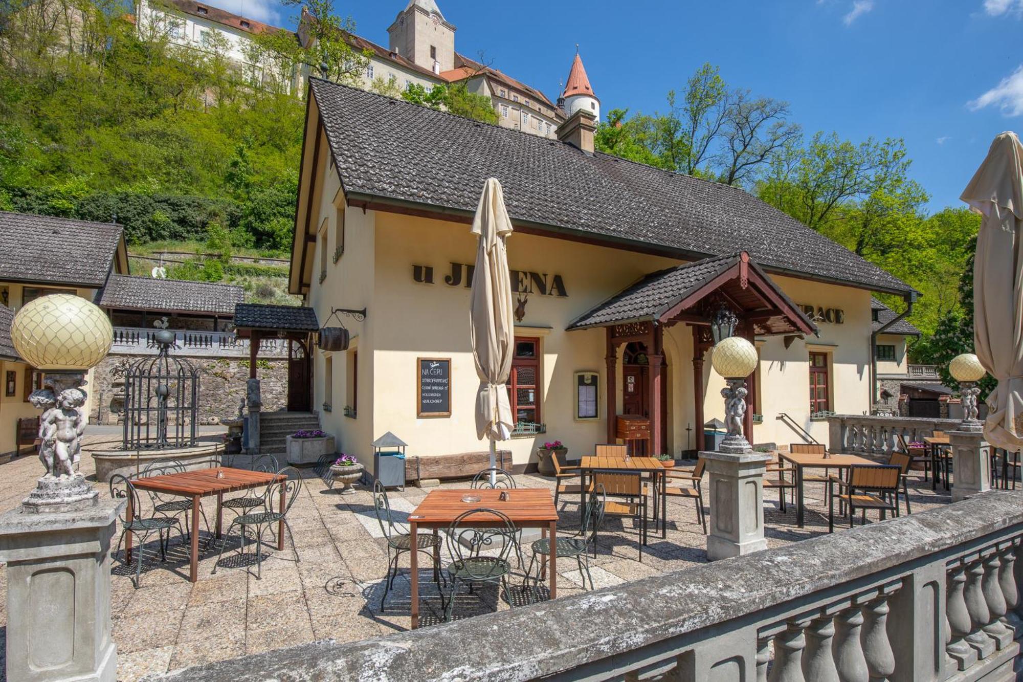 Resort U Jelena Křivoklát Esterno foto