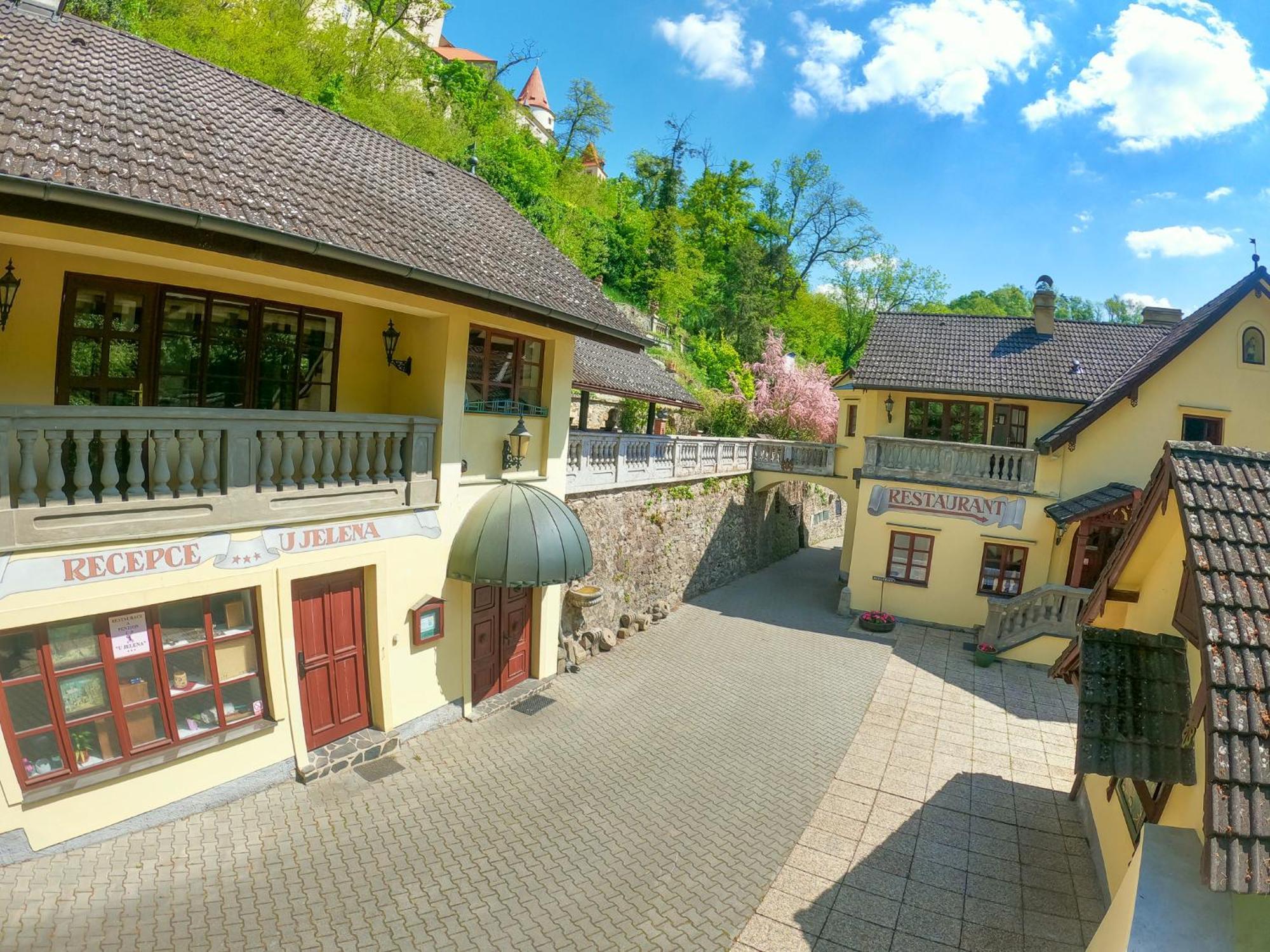 Resort U Jelena Křivoklát Esterno foto